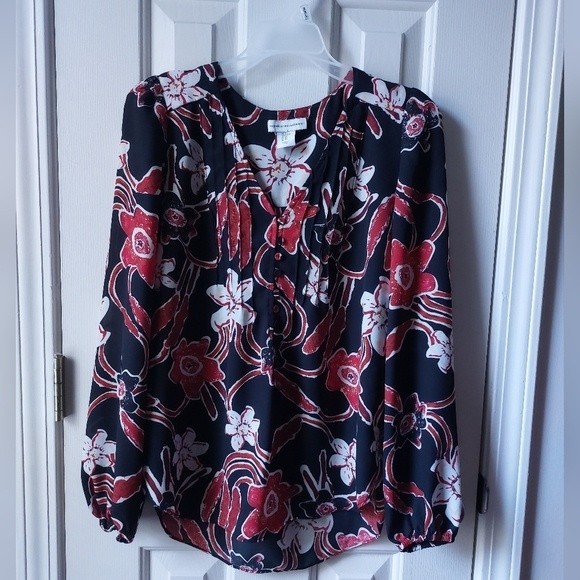 Cupcakes and Cashmere - Black & Red Floral Blouse w/ Balloon Sleeves & Buttons - Picture 1 of 7